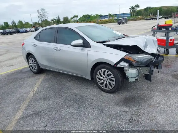 5YFBURHE1JP800346 2018 TOYOTA COROLLA - Image 1