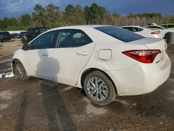 5YFBURHE1JP800752 2018 TOYOTA COROLLA - Image 2