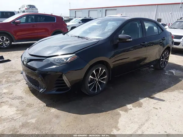 5YFBURHE1JP801335 2018 TOYOTA COROLLA - Image 2