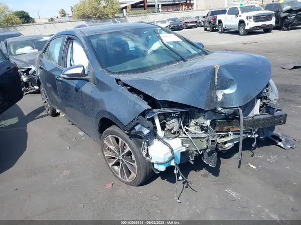 5YFBURHE1JP801870 2018 TOYOTA COROLLA - Image 1