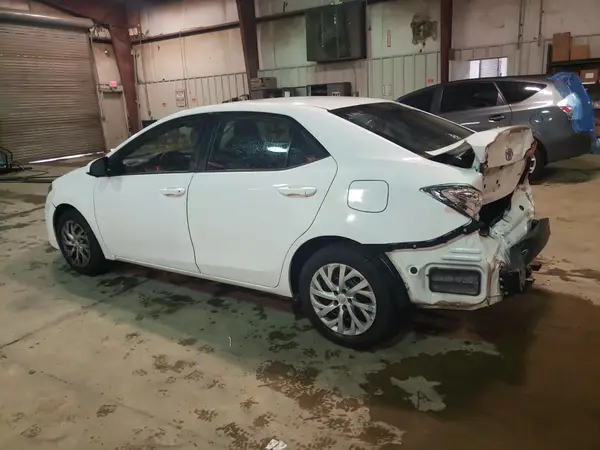 5YFBURHE1JP802128 2018 TOYOTA COROLLA - Image 2