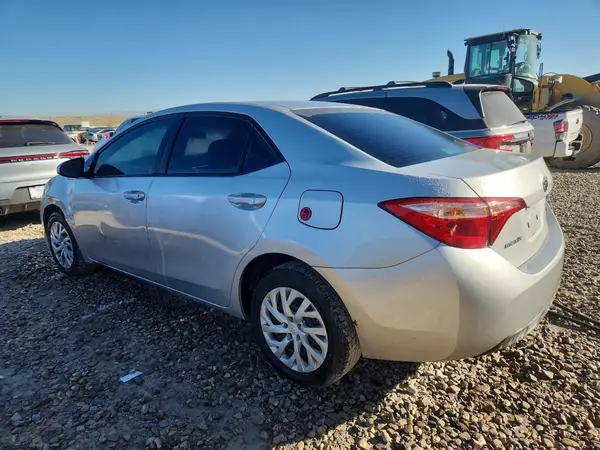 5YFBURHE1JP803070 2018 TOYOTA COROLLA - Image 2