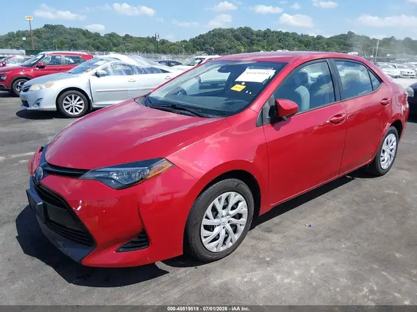 5YFBURHE1JP803733 2018 TOYOTA COROLLA - Image 2