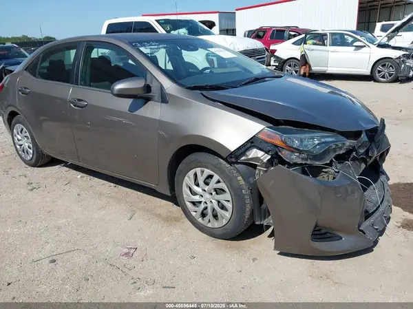 5YFBURHE1JP804414 2018 TOYOTA COROLLA - Image 1
