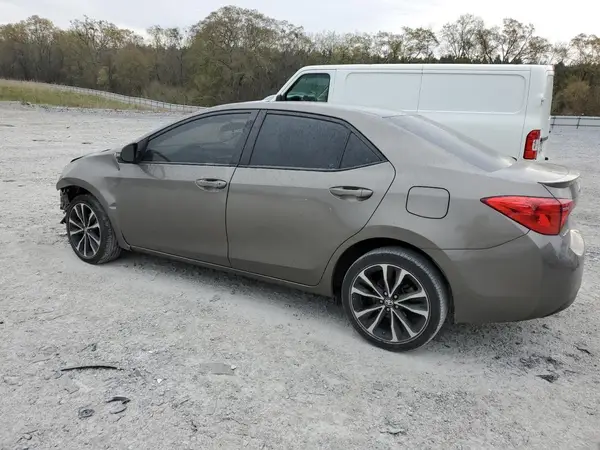 5YFBURHE1JP805031 2018 TOYOTA COROLLA - Image 2