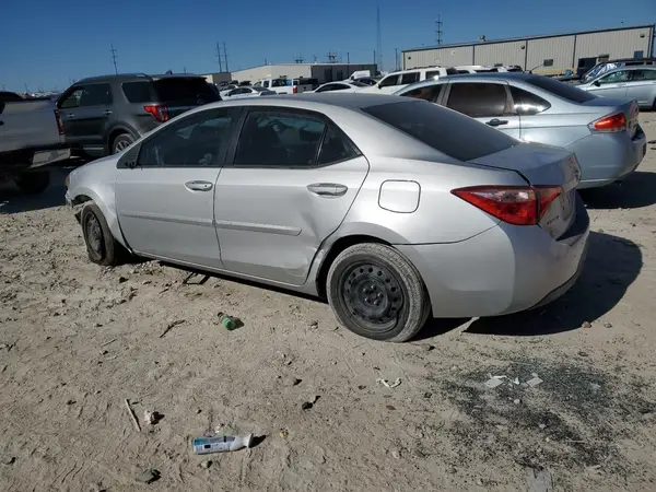 5YFBURHE1JP805305 2018 TOYOTA COROLLA - Image 2