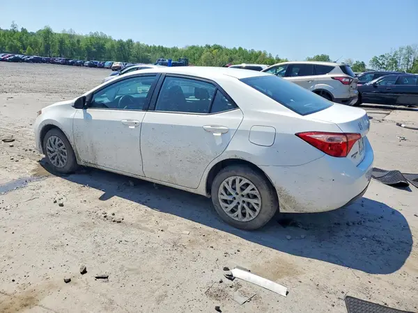5YFBURHE1JP805899 2018 TOYOTA COROLLA - Image 2