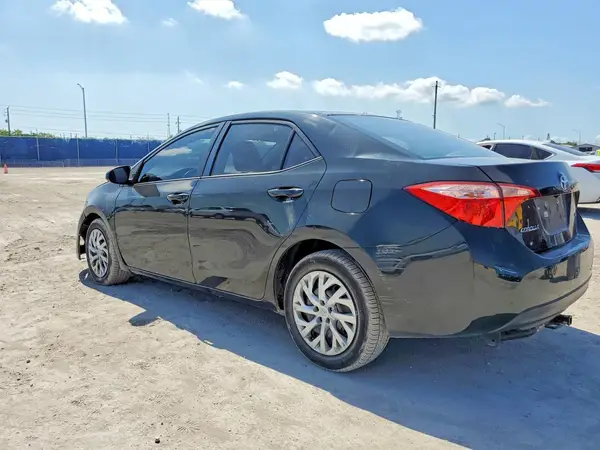 5YFBURHE1JP806020 2018 TOYOTA COROLLA - Image 2