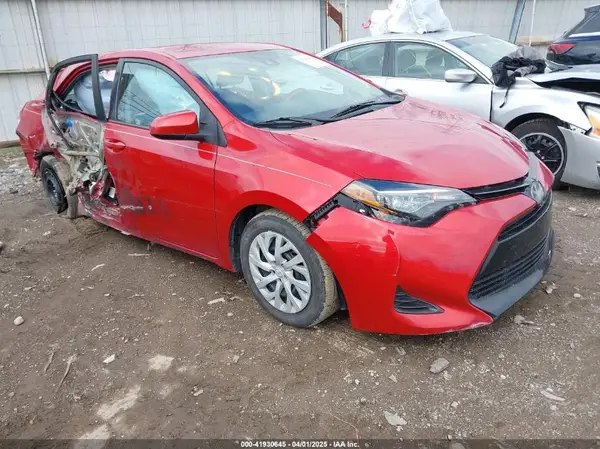 5YFBURHE1JP806406 2018 TOYOTA COROLLA - Image 1