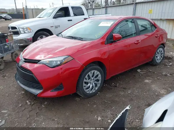 5YFBURHE1JP806406 2018 TOYOTA COROLLA - Image 2