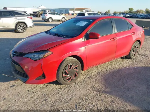 5YFBURHE1JP806857 2018 TOYOTA COROLLA - Image 2