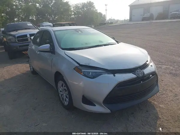 5YFBURHE1JP807636 2018 TOYOTA COROLLA - Image 1