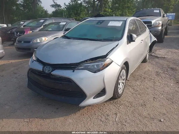 5YFBURHE1JP807636 2018 TOYOTA COROLLA - Image 2