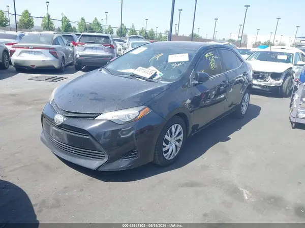 5YFBURHE1JP808172 2018 TOYOTA COROLLA - Image 2