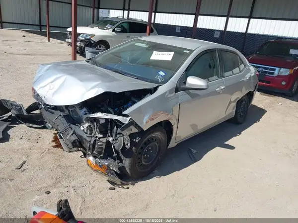 5YFBURHE1JP808642 2018 TOYOTA COROLLA - Image 2