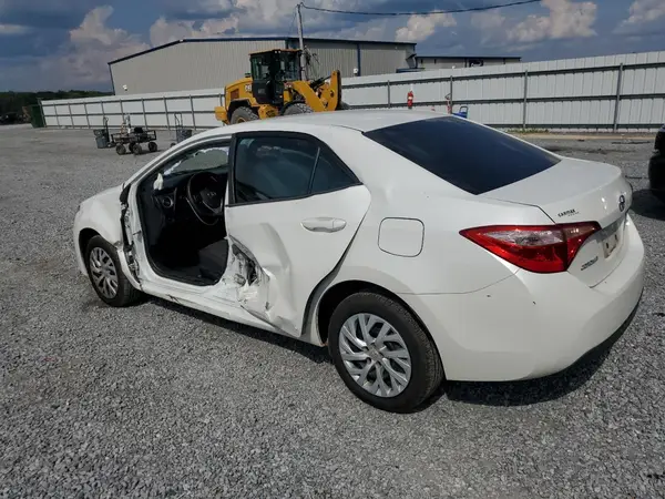 5YFBURHE1JP809385 2018 TOYOTA COROLLA - Image 2