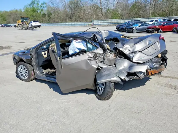 5YFBURHE1JP809984 2018 TOYOTA COROLLA - Image 2