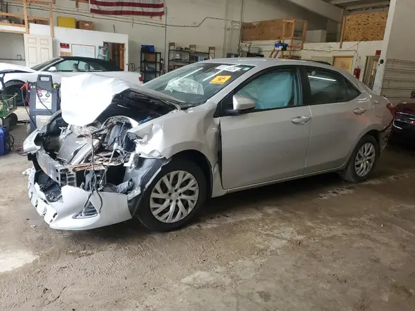 5YFBURHE1JP810066 2018 TOYOTA COROLLA - Image 1