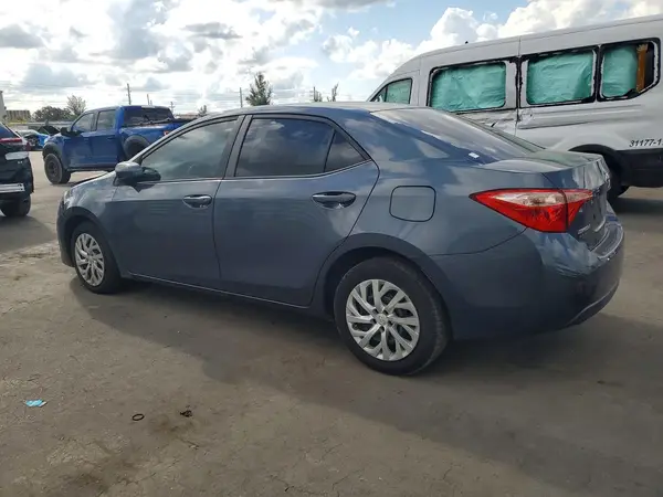 5YFBURHE1JP810231 2018 TOYOTA COROLLA - Image 2