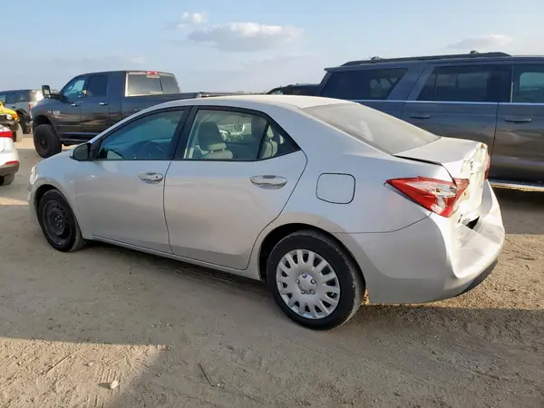 5YFBURHE1JP810603 2018 TOYOTA COROLLA - Image 2