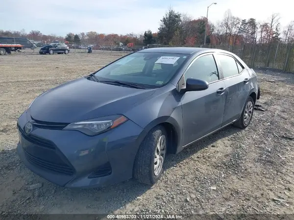 5YFBURHE1JP811217 2018 TOYOTA COROLLA - Image 2