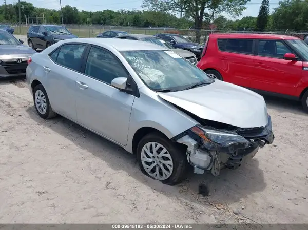 5YFBURHE1JP811413 2018 TOYOTA COROLLA - Image 1