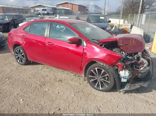 5YFBURHE1JP811721 2018 TOYOTA COROLLA - Image 1
