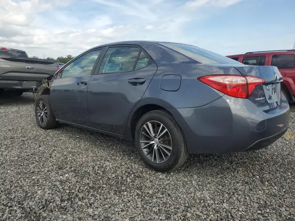 5YFBURHE1JP811847 2018 TOYOTA COROLLA - Image 2