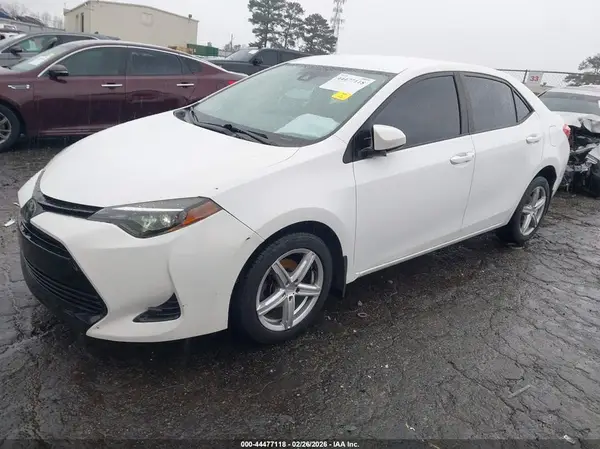5YFBURHE1JP813937 2018 TOYOTA COROLLA - Image 2