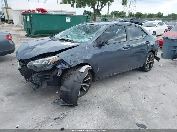 5YFBURHE1JP814781 2018 TOYOTA COROLLA - Image 2