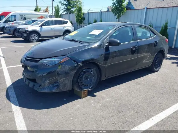 5YFBURHE1JP815431 2018 TOYOTA COROLLA - Image 2