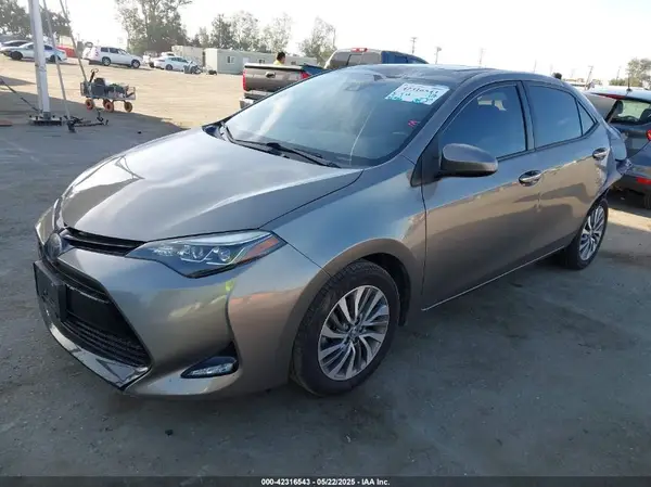5YFBURHE1JP815493 2018 TOYOTA COROLLA - Image 2