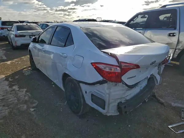 5YFBURHE1JP816000 2018 TOYOTA COROLLA - Image 2