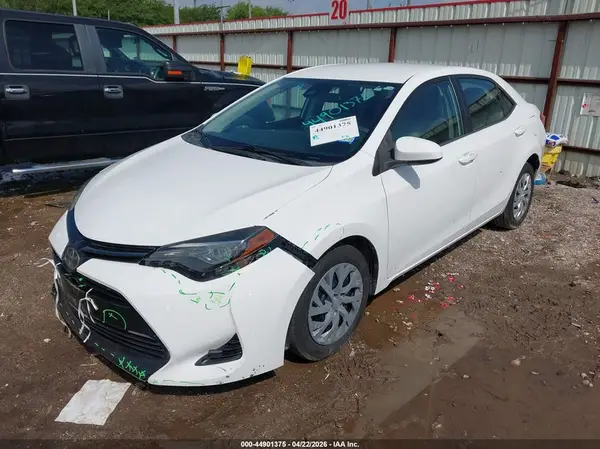 5YFBURHE1JP817101 2018 TOYOTA COROLLA - Image 2