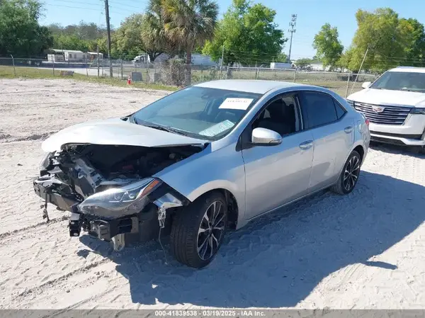 5YFBURHE1JP817437 2018 TOYOTA COROLLA - Image 2