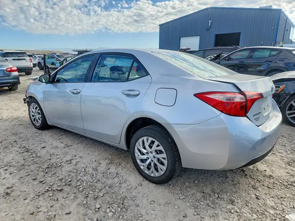 5YFBURHE1JP817907 2018 TOYOTA COROLLA - Image 2