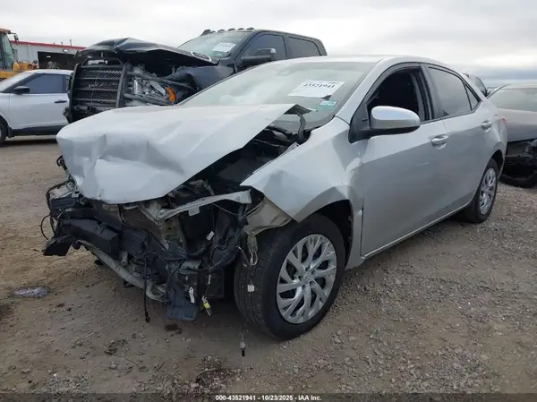 5YFBURHE1JP818930 2018 TOYOTA COROLLA - Image 2