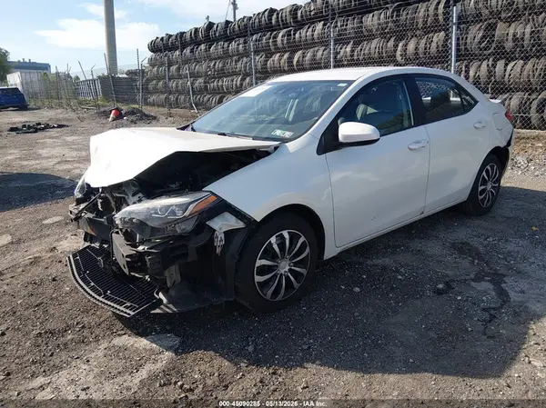 5YFBURHE1JP819155 2018 TOYOTA COROLLA - Image 2