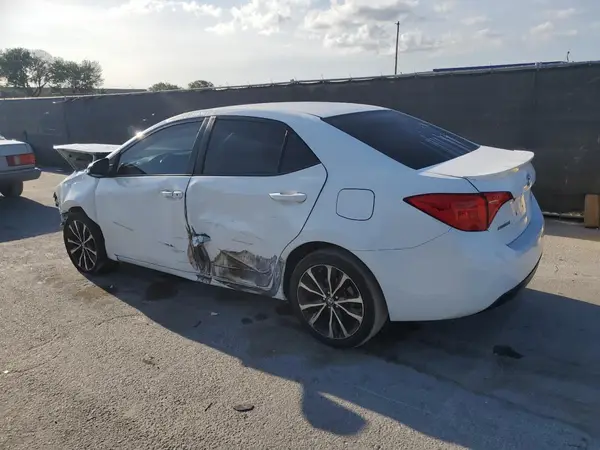 5YFBURHE1JP820242 2018 TOYOTA COROLLA - Image 2