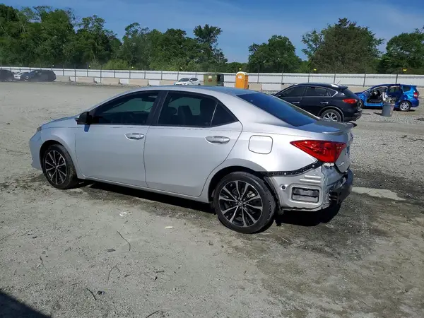 5YFBURHE1JP821407 2018 TOYOTA COROLLA - Image 2