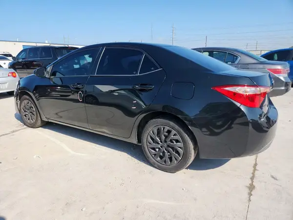 5YFBURHE1JP823805 2018 TOYOTA COROLLA - Image 2