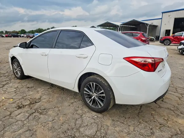 5YFBURHE1JP824064 2018 TOYOTA COROLLA - Image 2
