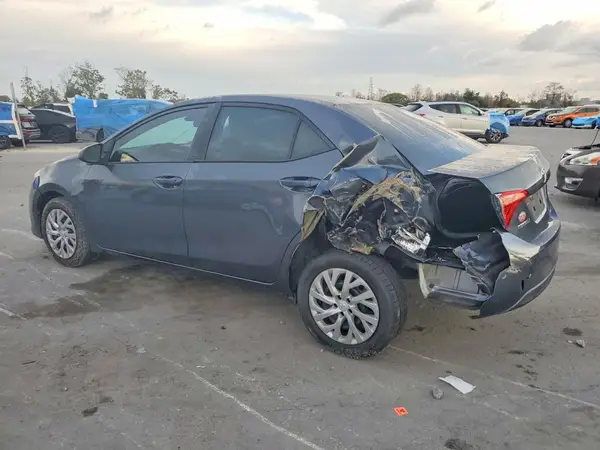 5YFBURHE1JP824307 2018 TOYOTA COROLLA - Image 2
