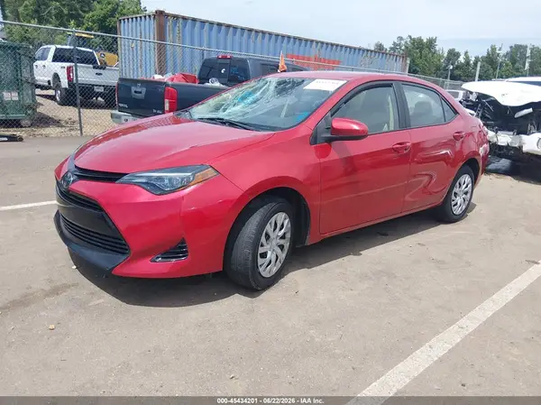 5YFBURHE1JP824985 2018 TOYOTA COROLLA - Image 2