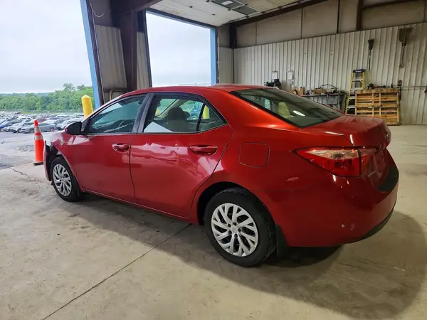 5YFBURHE1JP826140 2018 TOYOTA COROLLA - Image 2
