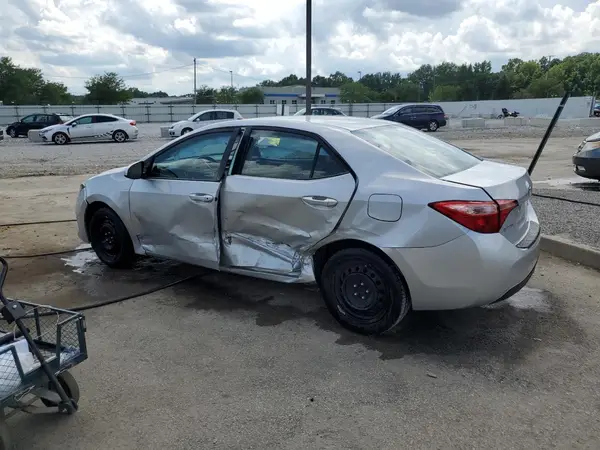 5YFBURHE1JP827305 2018 TOYOTA COROLLA - Image 2