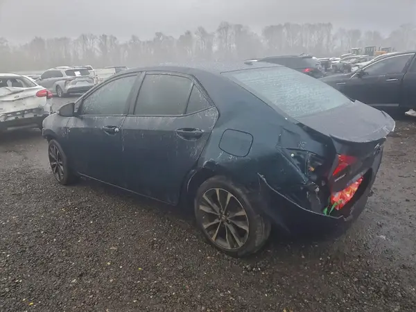 5YFBURHE1JP827871 2018 TOYOTA COROLLA - Image 2