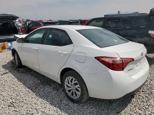 5YFBURHE1JP829393 2018 TOYOTA COROLLA - Image 2