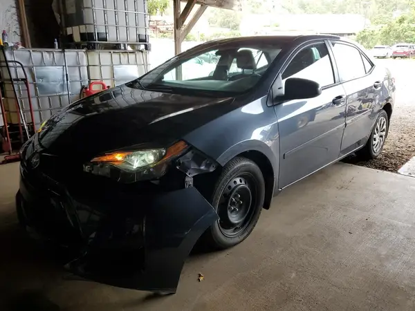 5YFBURHE1JP830138 2018 TOYOTA COROLLA - Image 1