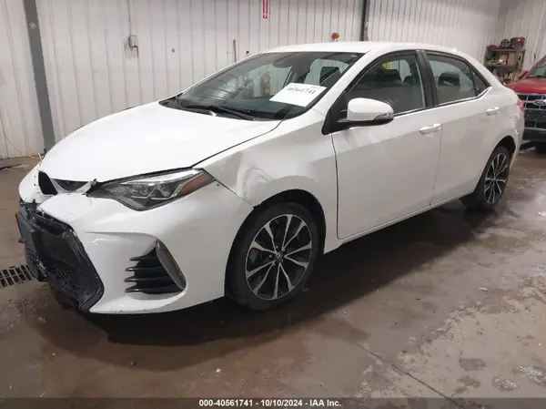 5YFBURHE1JP830933 2018 TOYOTA COROLLA - Image 2